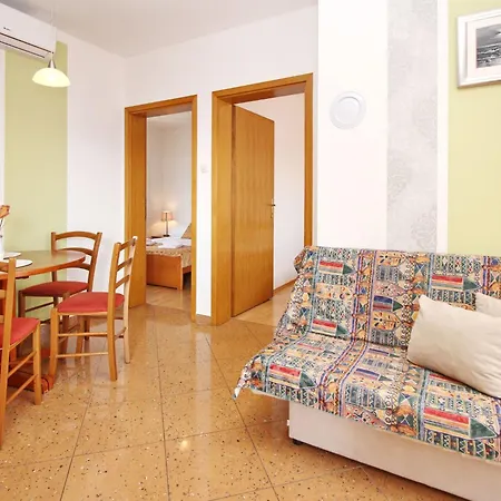 Apartmán In Mit Eigenem Balkon By Interhome Baška